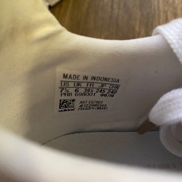 WORN ONCE- Adidas Sneakers - Picture 4 of 4